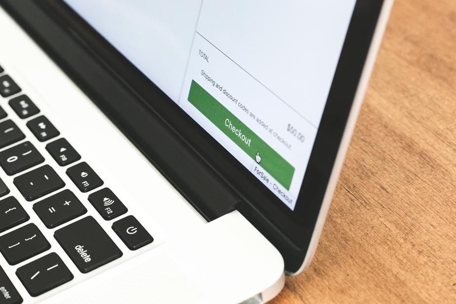 Close up on the corner of a laptop displaying a Shopify checkout page 