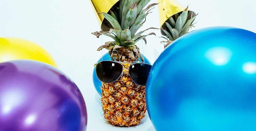 Ananas mit Sonnenbrille